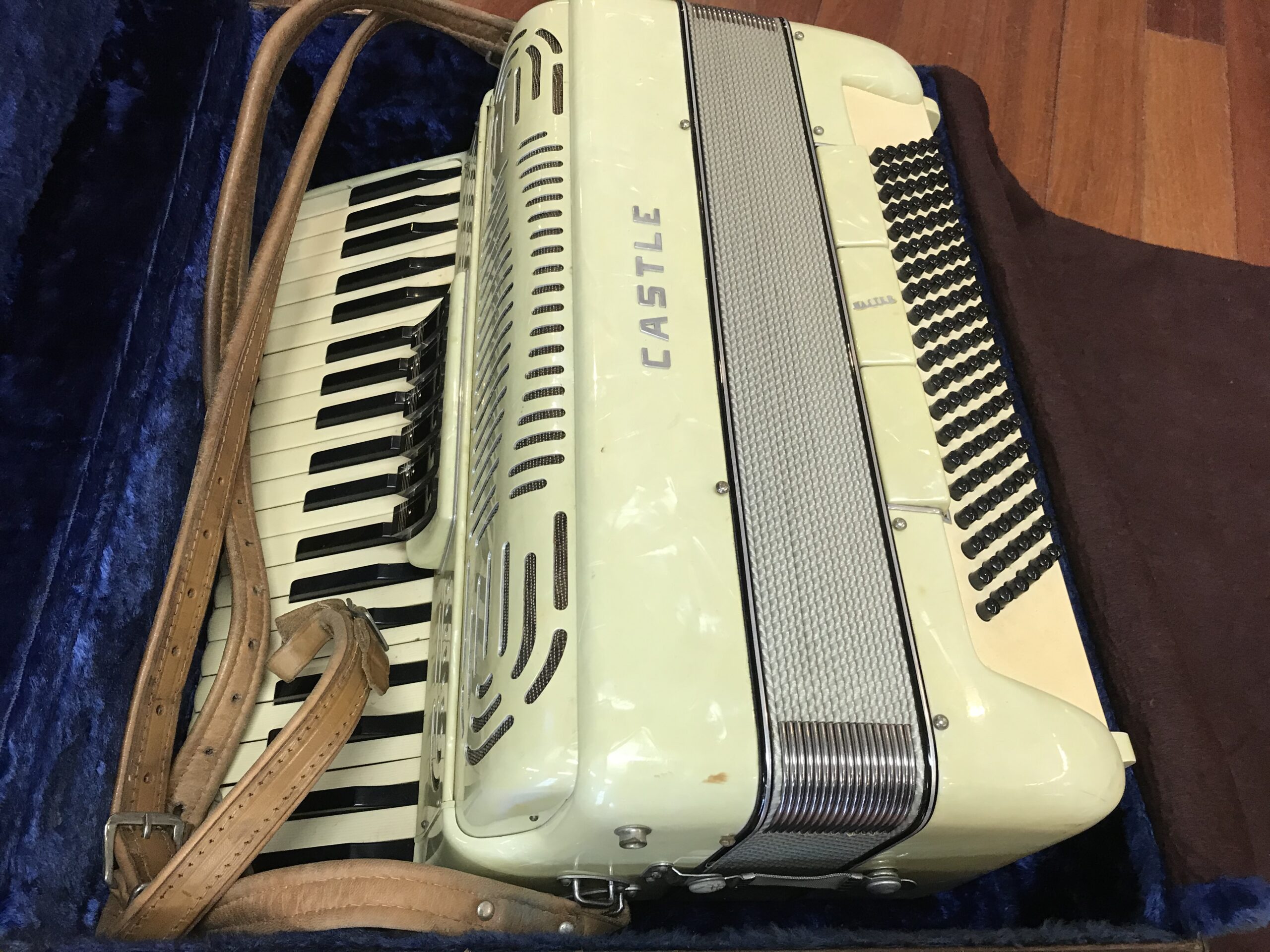 Castle accordion Jimmy's Vintage Music